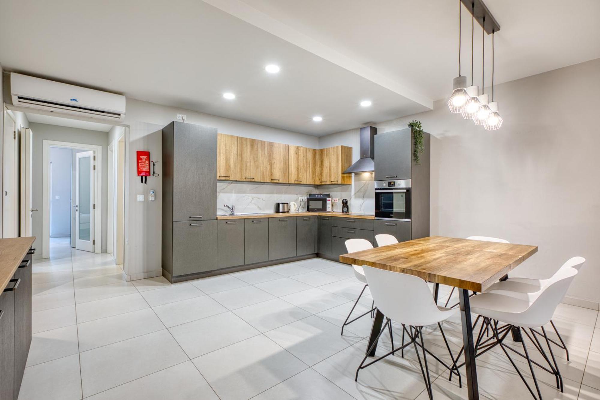Unique Two Bedroom Apt With Huge Outdoor Area And Close To Entertainment Is-Swieqi Exterior photo
