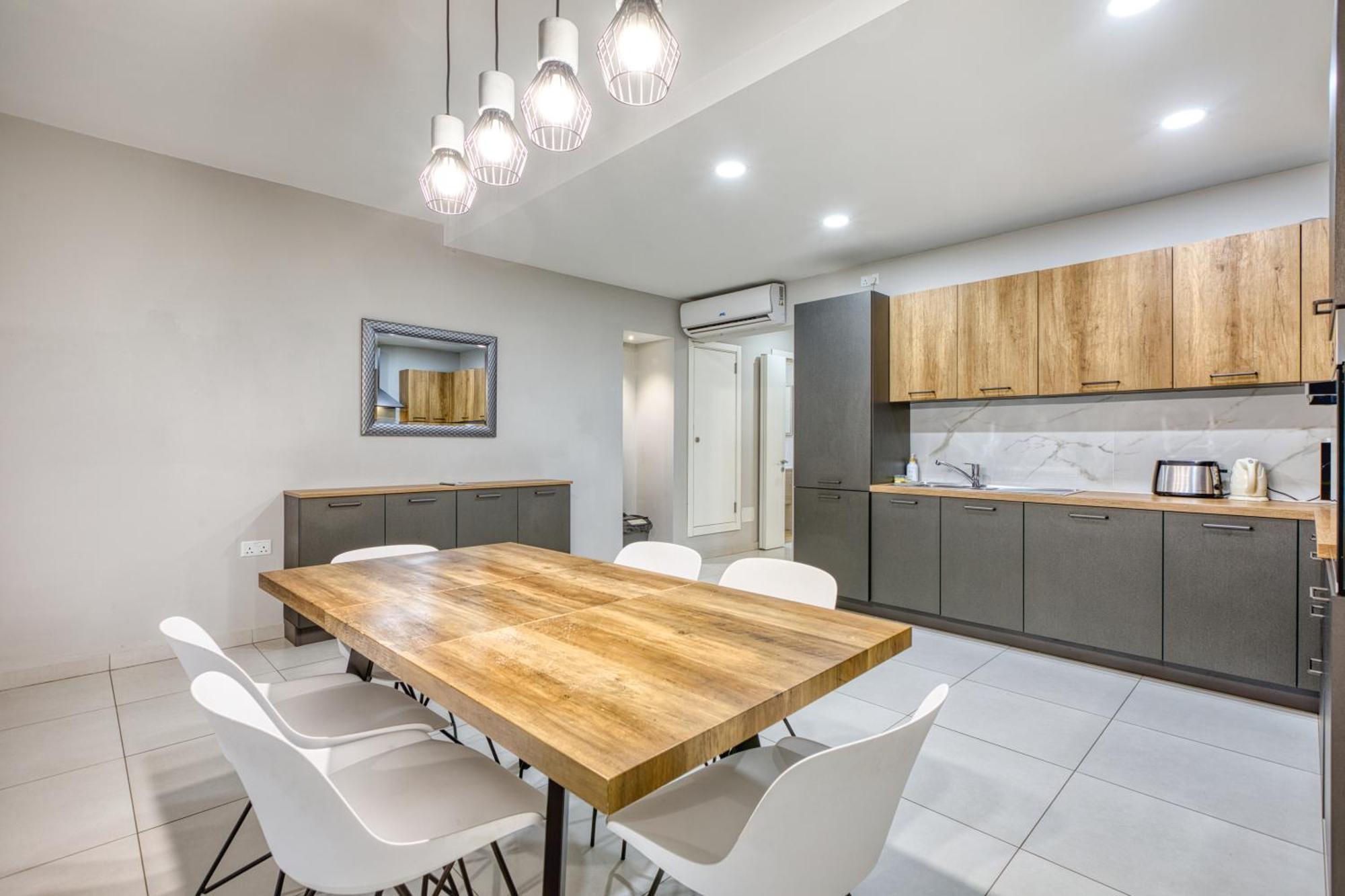 Unique Two Bedroom Apt With Huge Outdoor Area And Close To Entertainment Is-Swieqi Exterior photo
