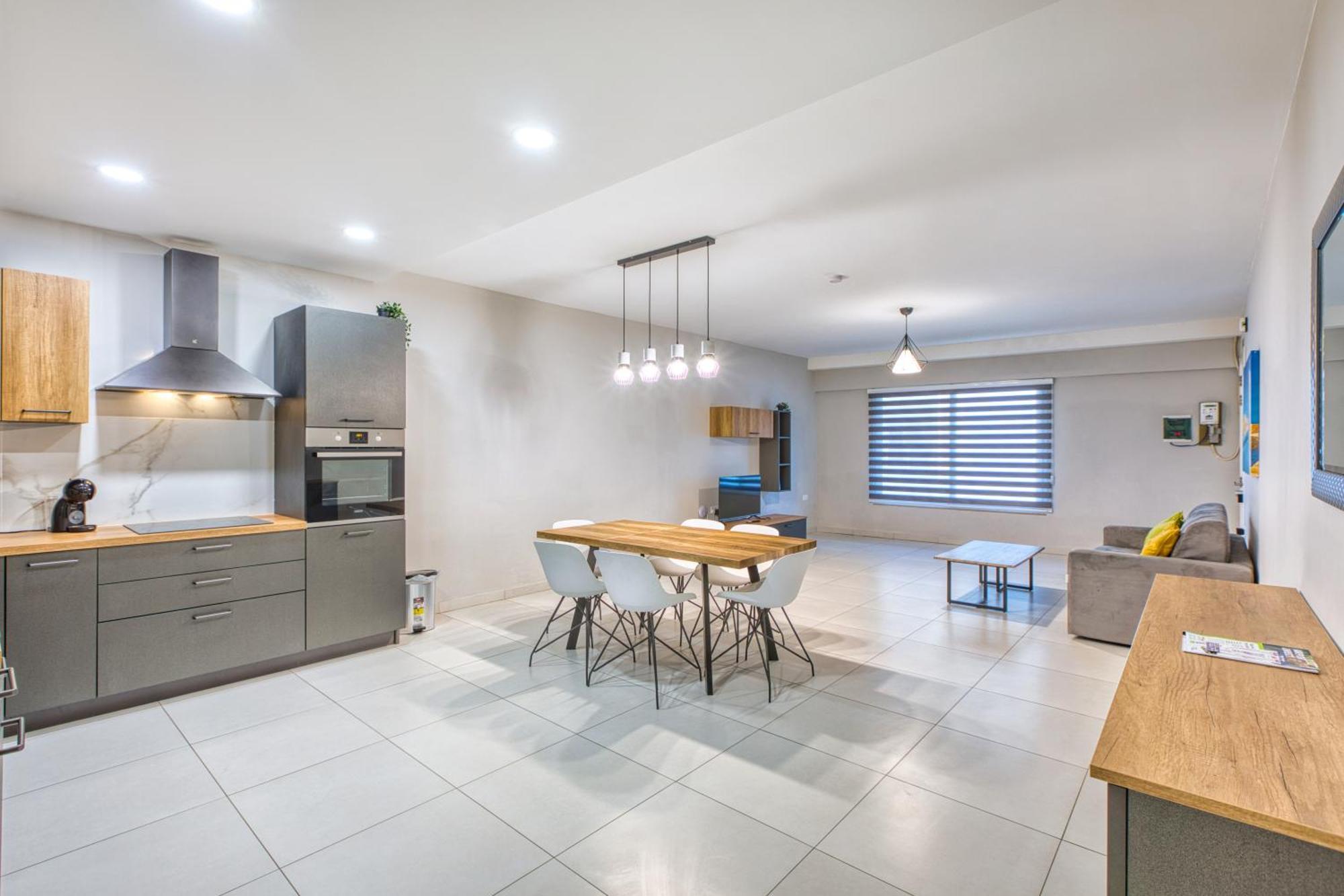Unique Two Bedroom Apt With Huge Outdoor Area And Close To Entertainment Is-Swieqi Exterior photo