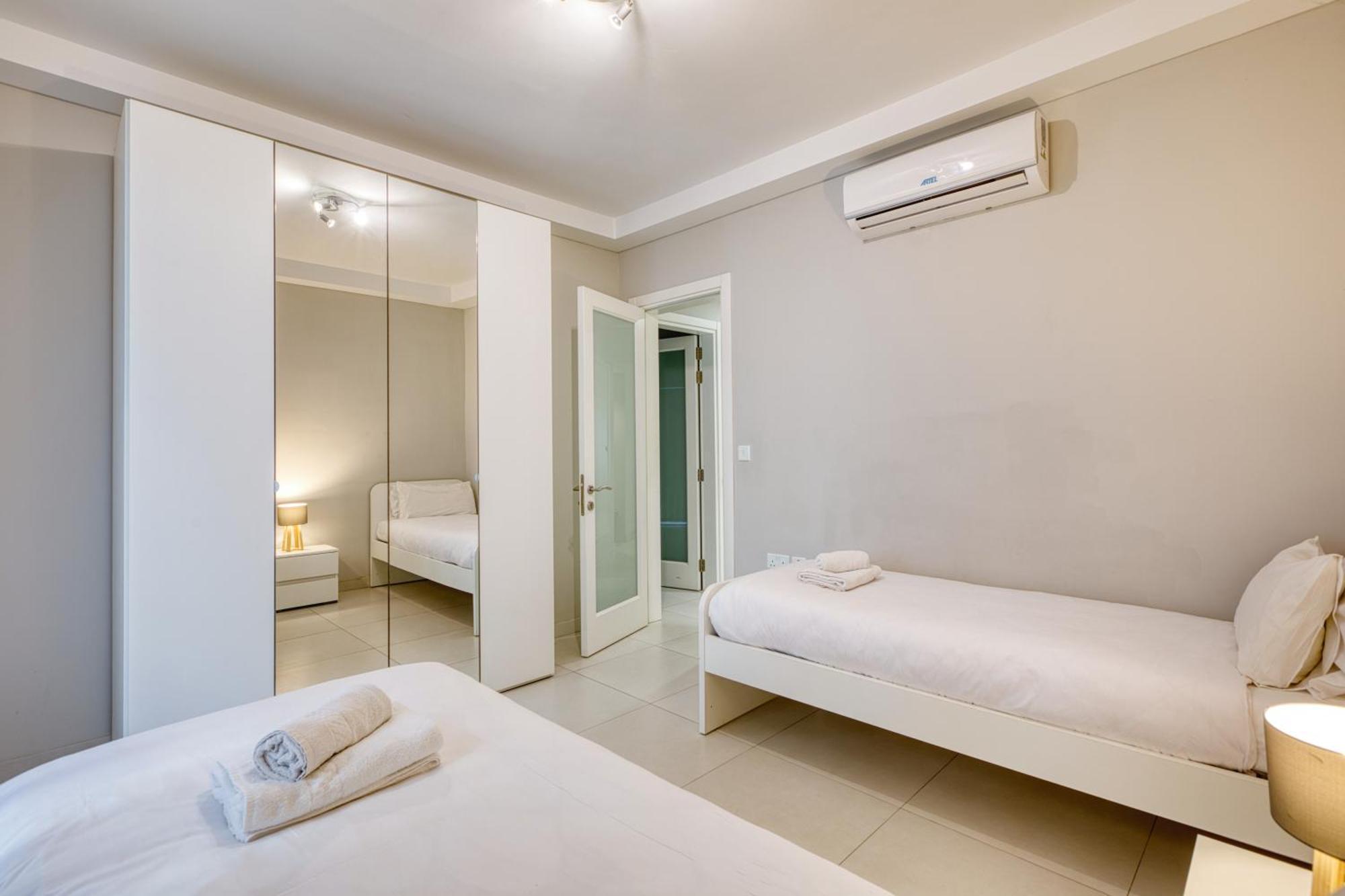 Unique Two Bedroom Apt With Huge Outdoor Area And Close To Entertainment Is-Swieqi Exterior photo