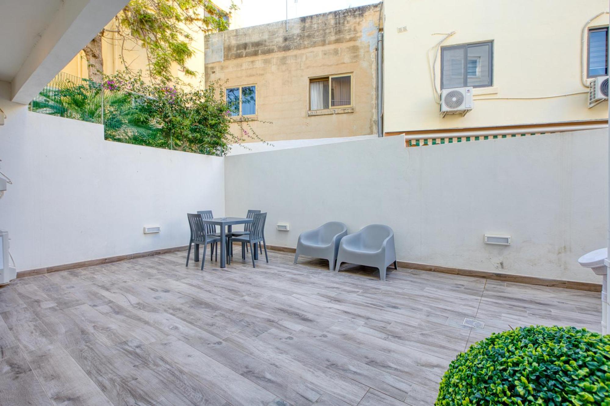 Unique Two Bedroom Apt With Huge Outdoor Area And Close To Entertainment Is-Swieqi Exterior photo